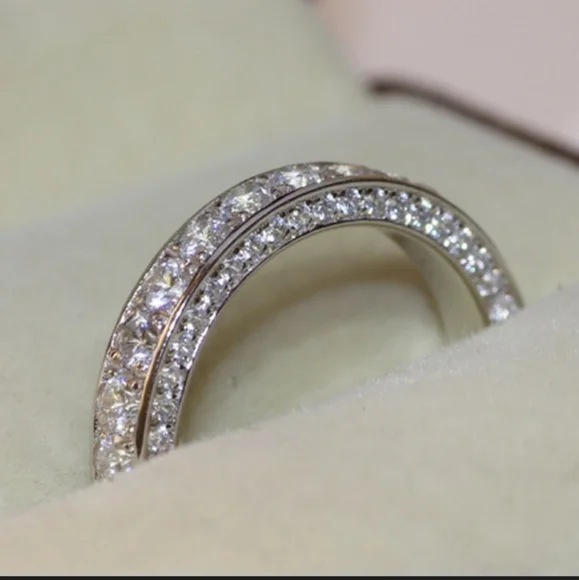 NEW Luxury 18k White Gold Diamond Wedding Band - Picture 3 of 9
